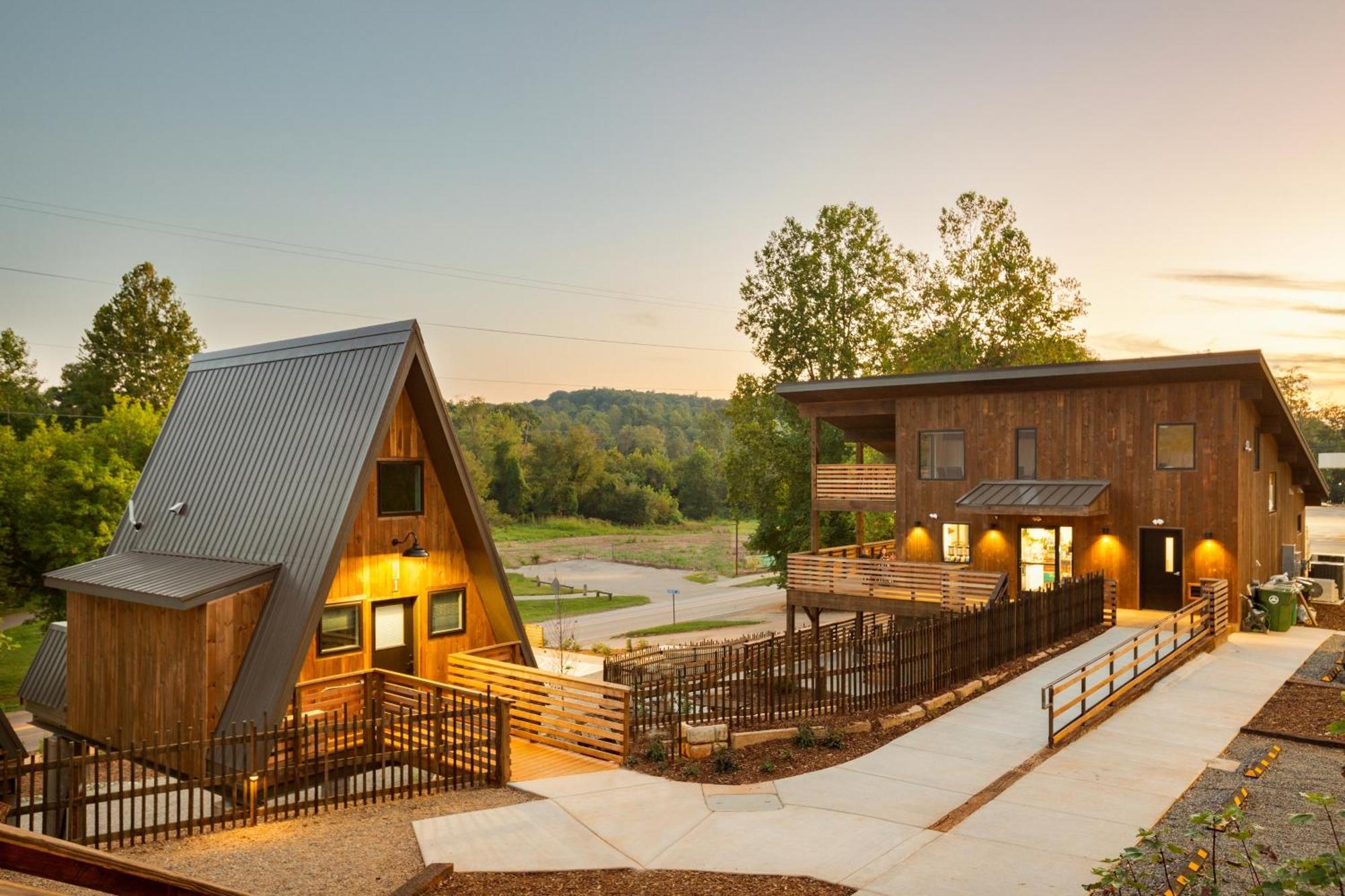 Wrong Way River Lodge & Cabins Эшвилл Экстерьер фото
